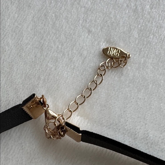 8 OTHER REASONS Lover Choker in Black - Picture 5 of 5